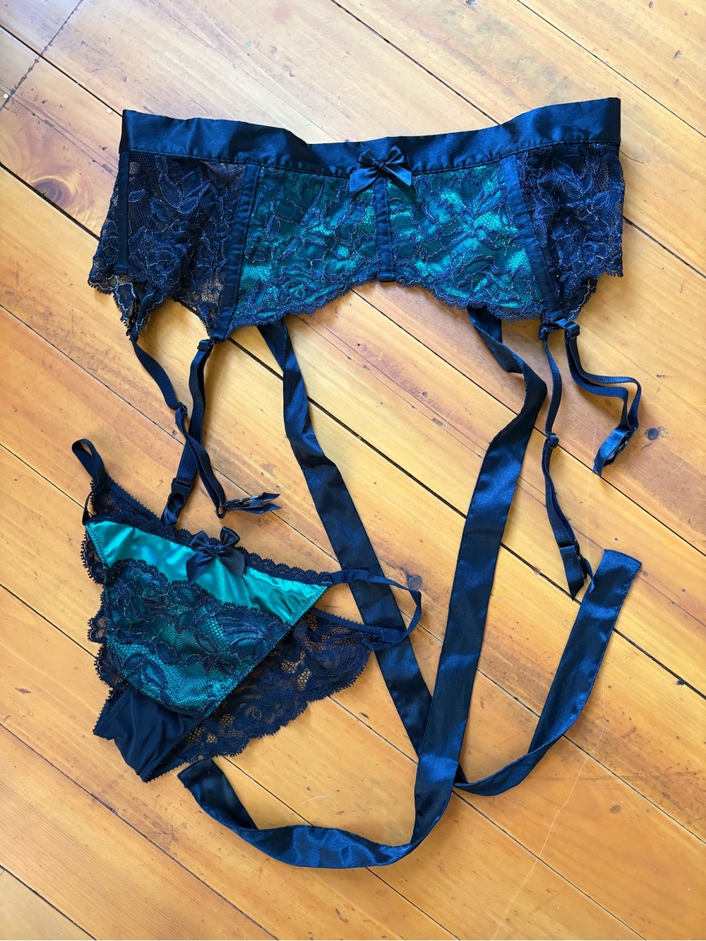 Vintage Victoria’s Secret Lace Satin Garter Belt and Panty Set - Emerald/Black
